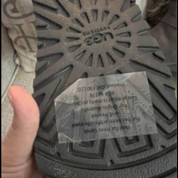 UGGS boots - Picture 3 of 3